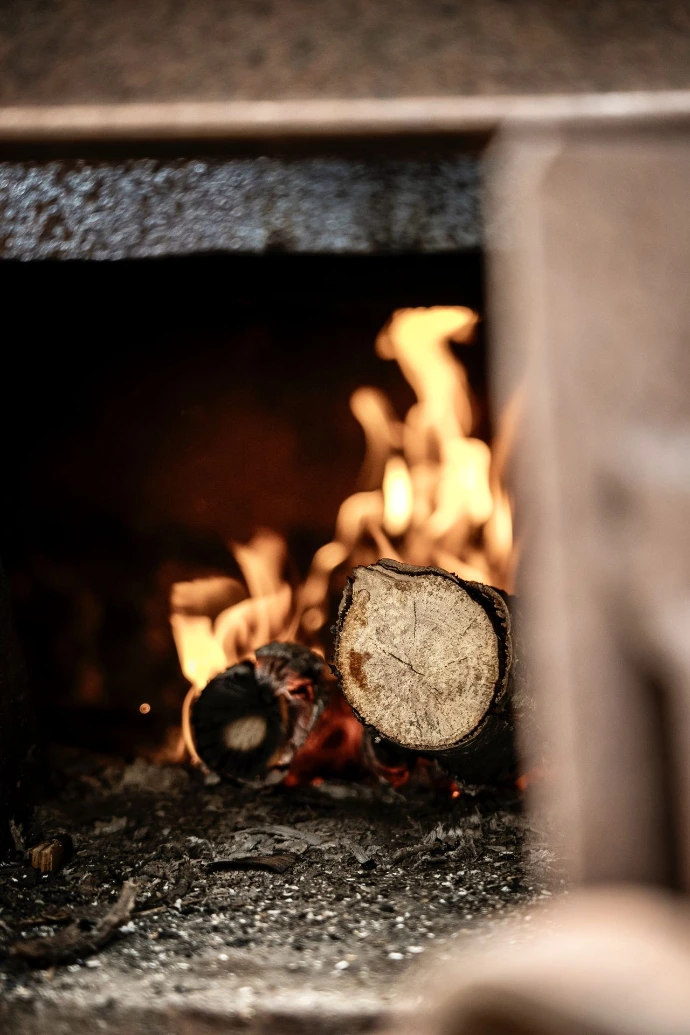 Photo de l'alambic en cuivre de la distillerie La Sauvage à Asquins, Vézelay
